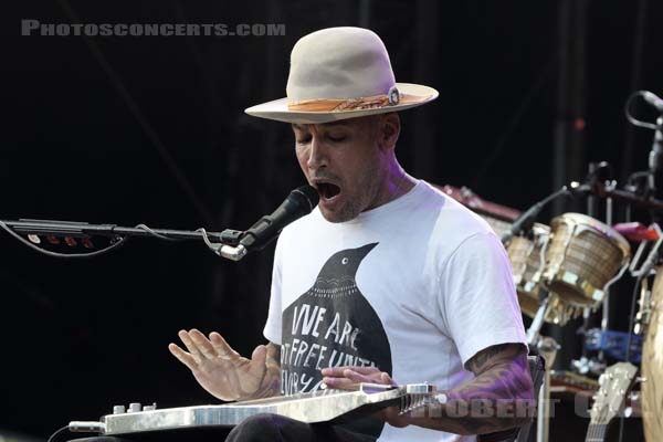 BEN HARPER AND THE INNOCENT CRIMINALS - 2019-07-06 - HEROUVILLE SAINT CLAIR - Chateau de Beauregard - Scene Beauregard - 